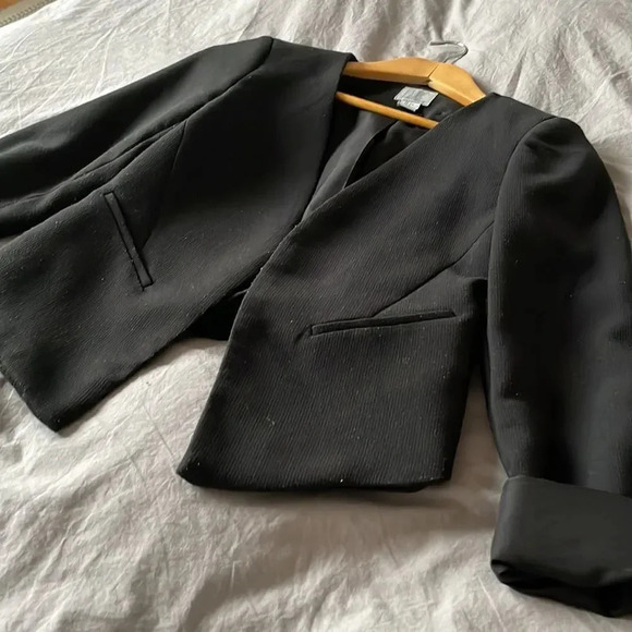 Black Cropped Blazer - Picture 3 of 16